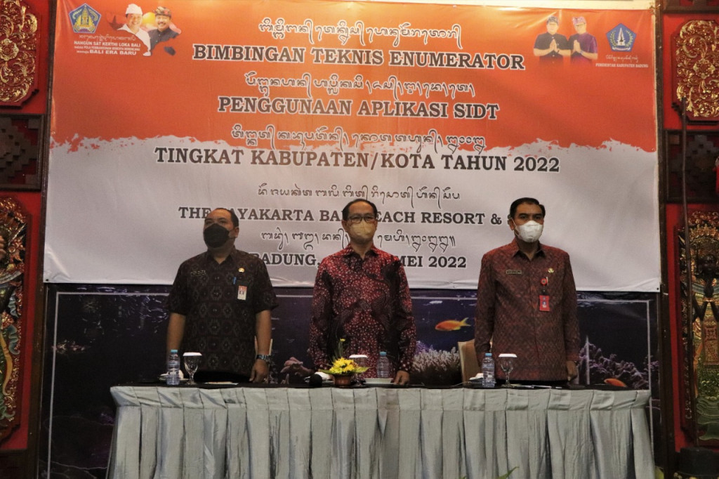 Wabup Suiasa Buka Bimtek Enumerator Penggunaan Aplikasi SIDT